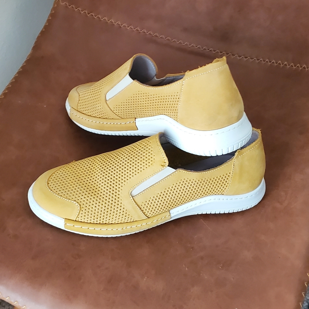 Walking shoes